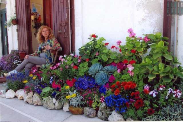 Lungomare di Mola, addio al magico giardino di Angela: �Occupato il suolo pubblico"